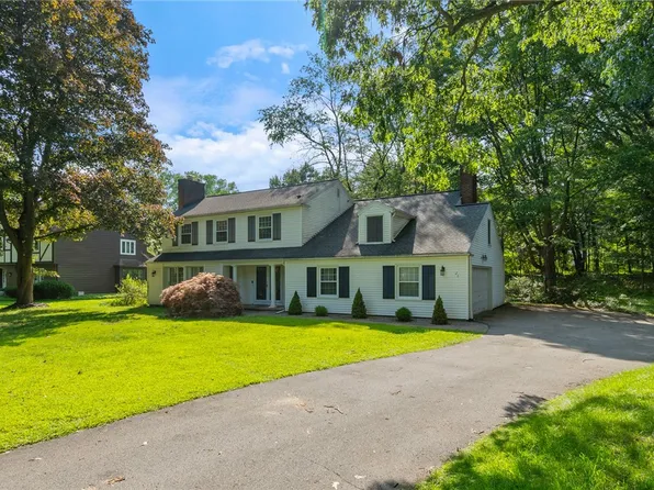 26 Rippingale Rd, Pittsford, NY 14534