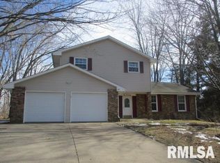 107 Doe Run, Macomb, IL 61455