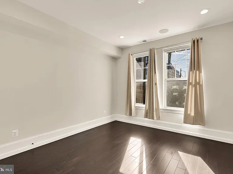1609 Levis St NE — Photo 14