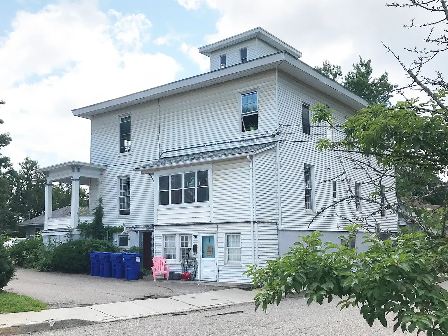 Main & Mansion — Photo 2