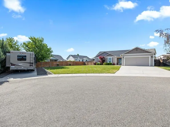 2033 Pinewood Ct, West Richland, WA 99353