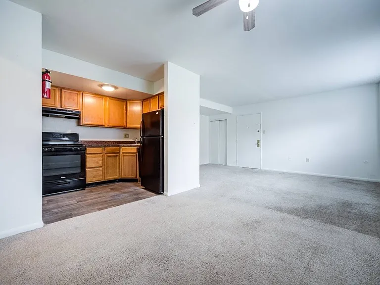 South Mountain Apartment Homes — Photo 6