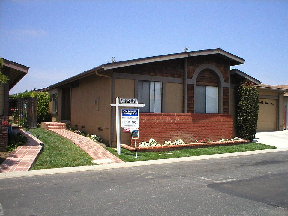 Spacious 3 + 2 with wonderful deck and backyard with fruit trees and privacy