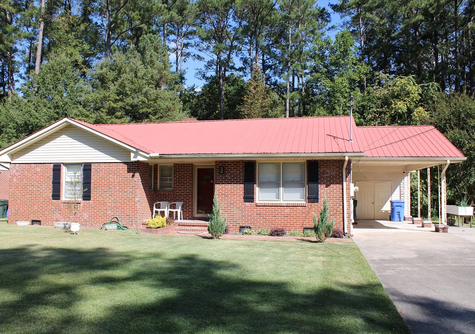 1404 Woodside Drive — Photo 1