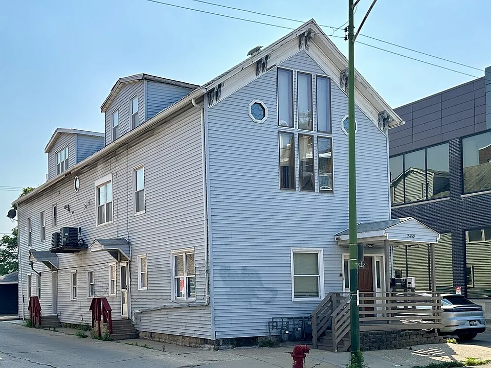 2458 N Clybourn Ave #R2