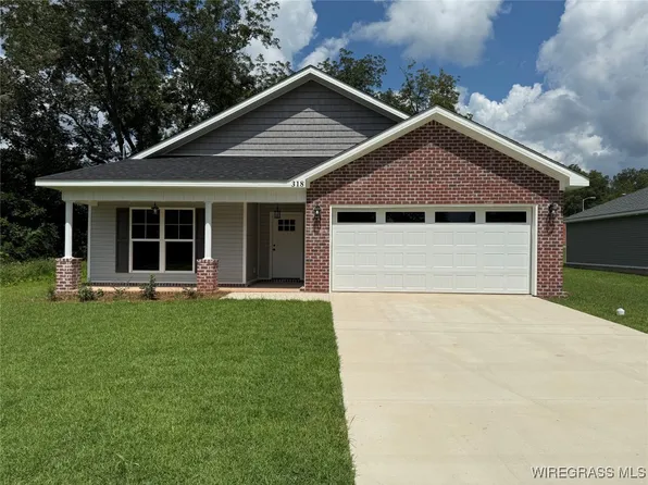 318 S Dawkins St, New Brockton, AL 36351