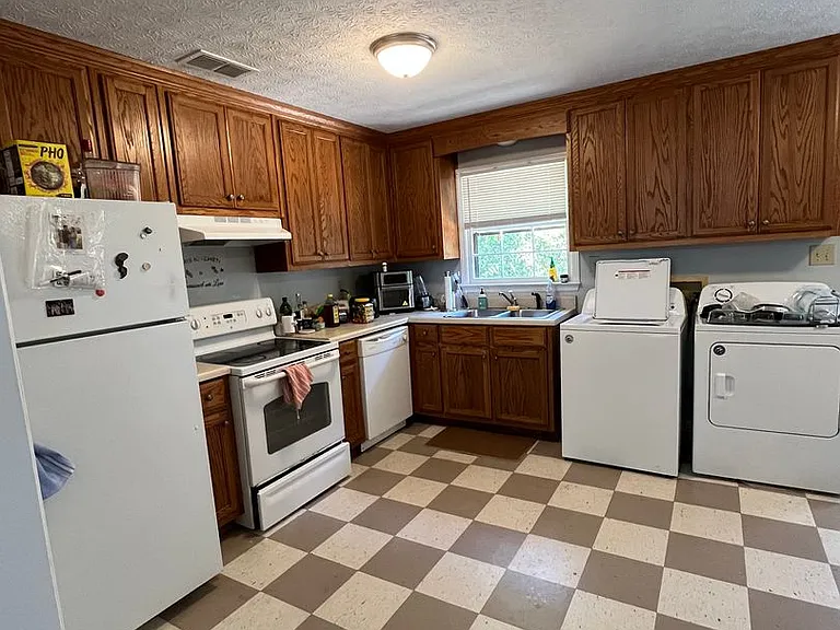 139 Barrington Pl #3 — Photo 9