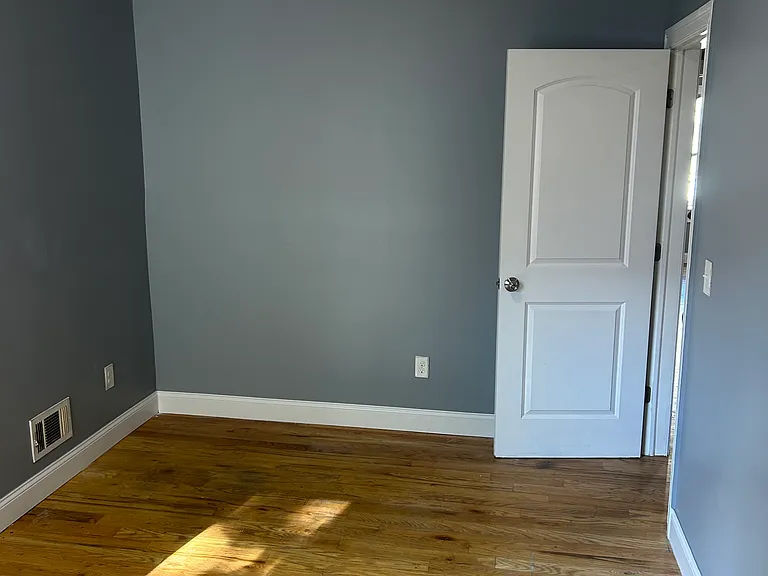 484 Avon Ave #1 — Photo 8