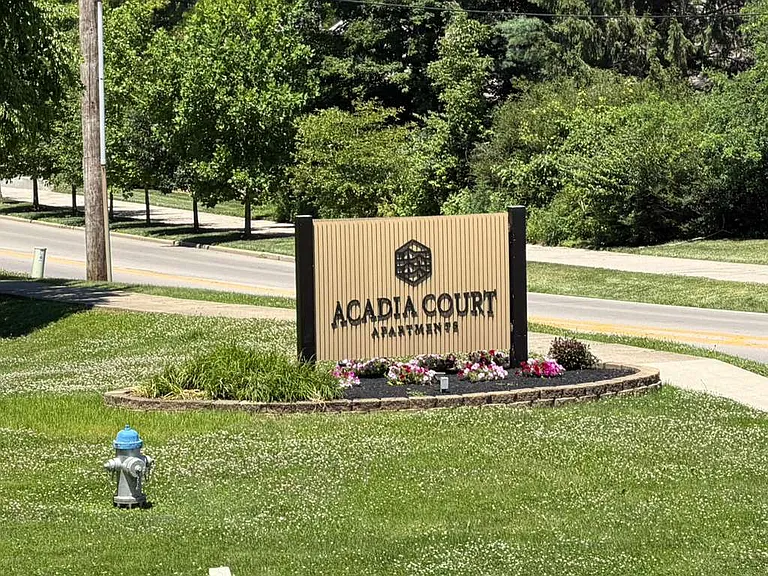 Acadia Court Apartments — Photo 2