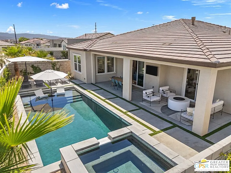 75700 Montage — Photo 1