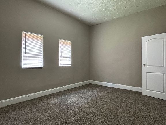 5th image of 2438 E Washington St #2