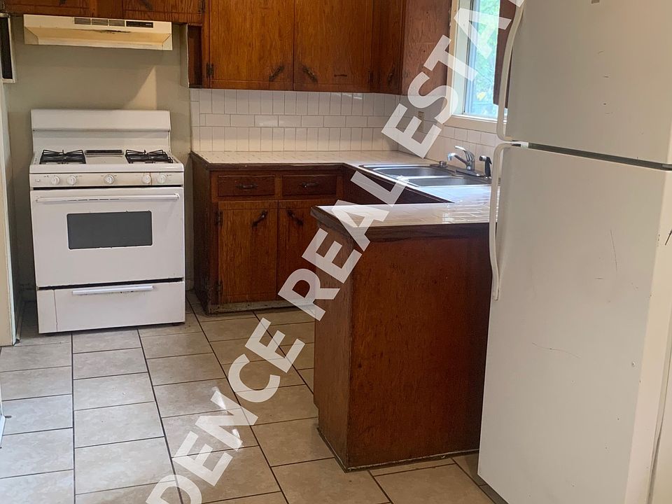 2nd image of 1302 Alpine Ave