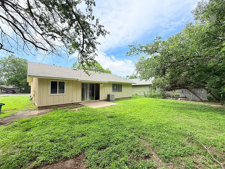 5206 Village Trl — Photo 23
