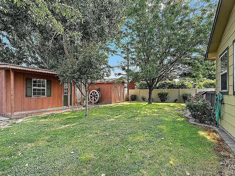 1320 E Main St — Photo 14