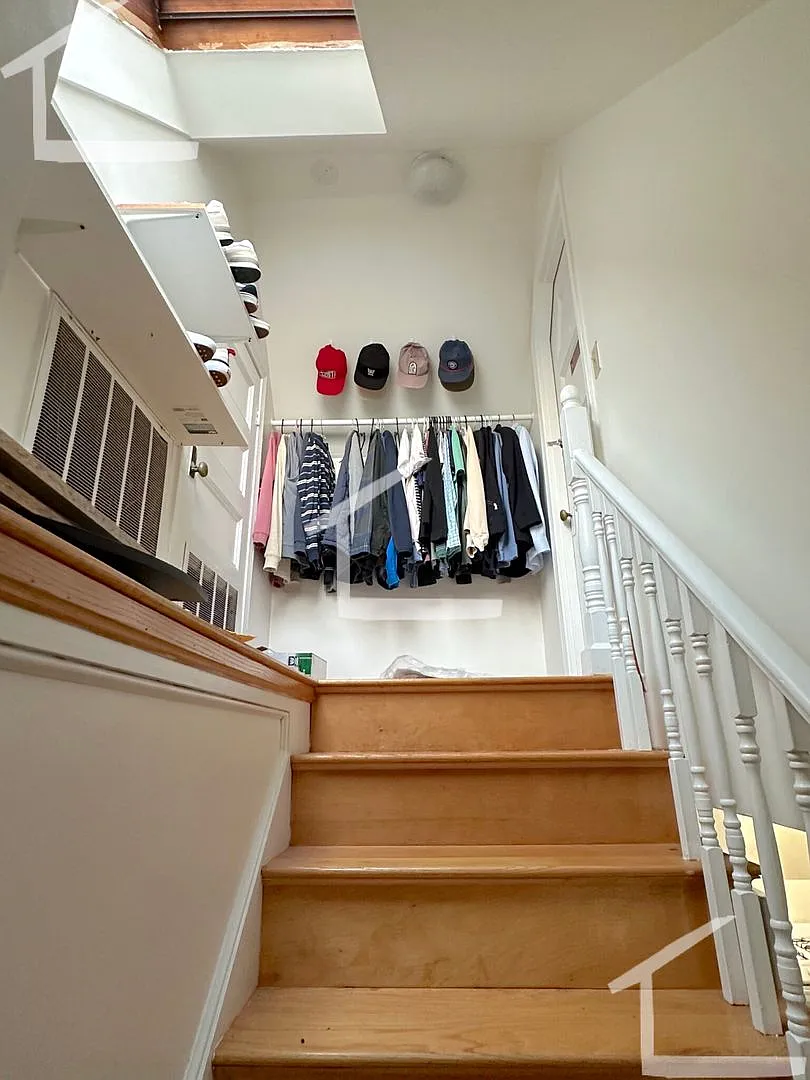Gorgeous modern entire home perfect for large student groups available 9/1/2027 — Photo 3