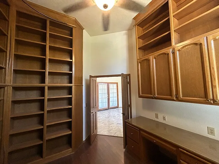 5730 W Laura Ct — Photo 9
