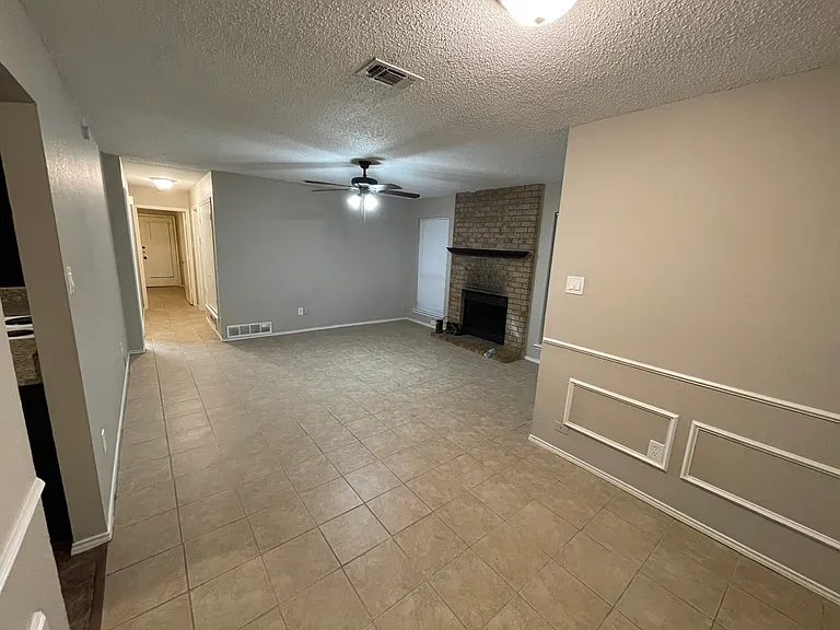 104 Oakwood Ln — Photo 3