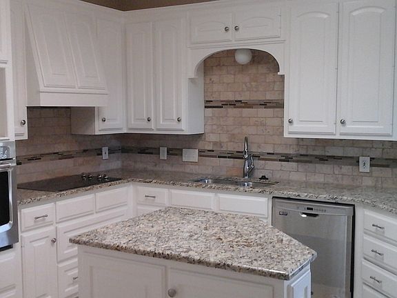 5th image of 805 Oakmont Dr