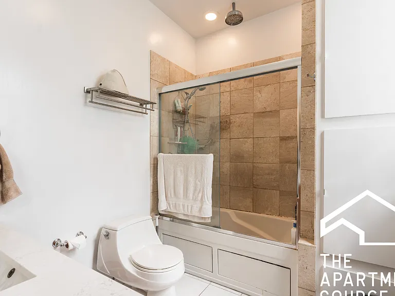 1409 N Wicker Park Ave — Photo 9