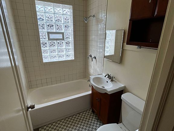 Apt #306 - Bathroom