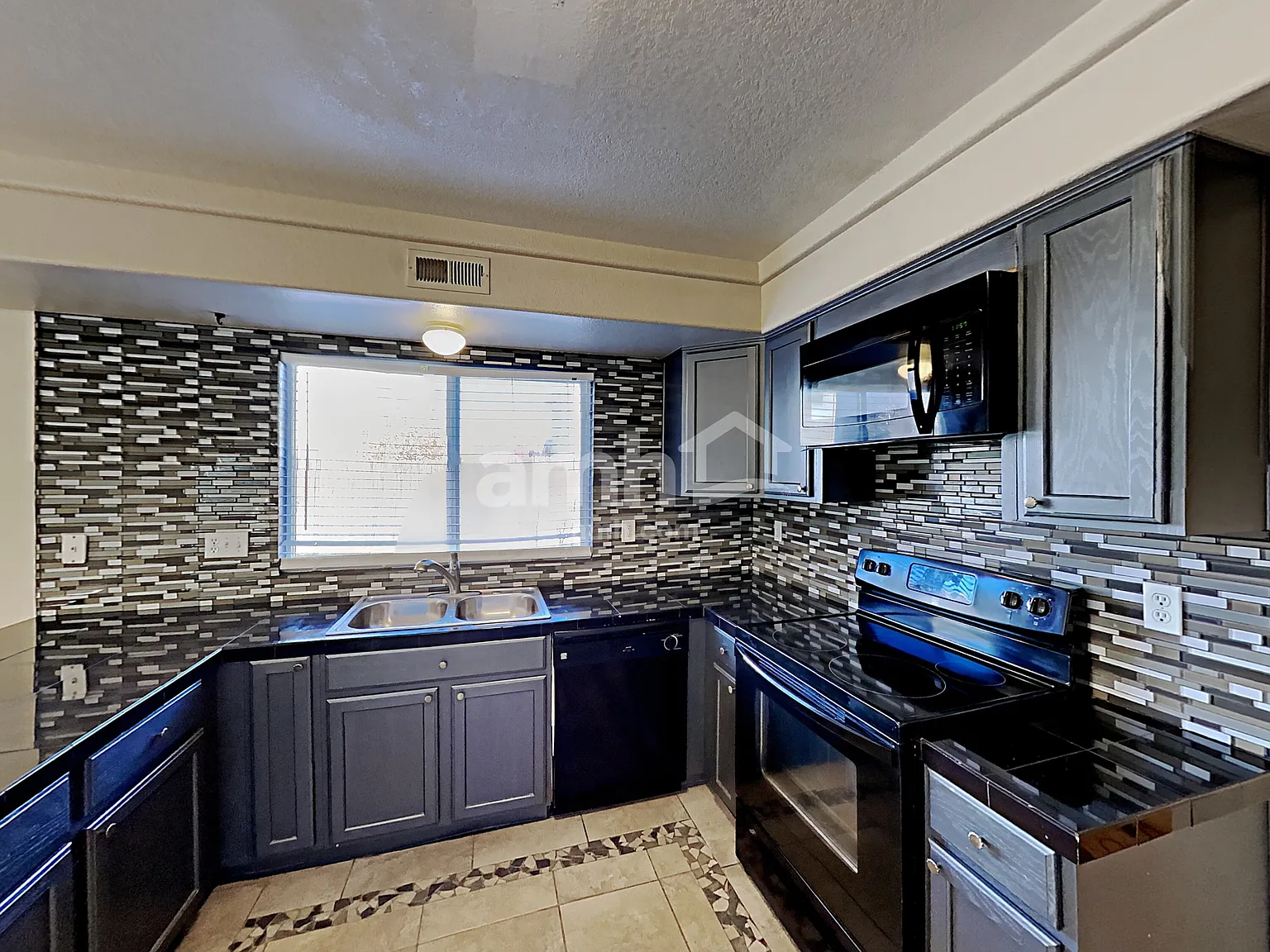 4 bed, 2.5 bath, 1538 sqft, $2,910 — Photo 3