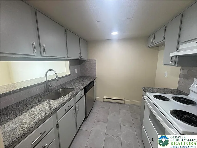 5 Stonewood Pl — Photo 9