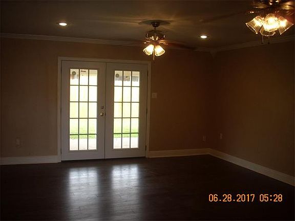 4th image of 4711 Charlene Dr