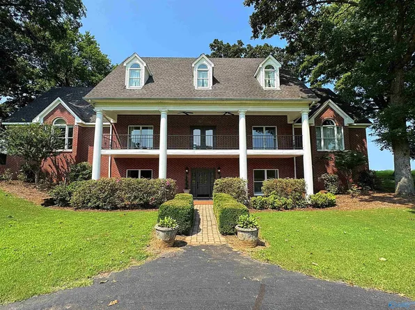 6425 6th St, Leighton, AL 35646