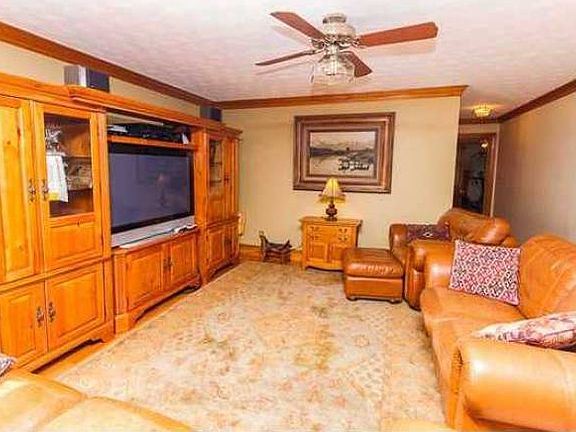4th image of 2125 Retreat Dr