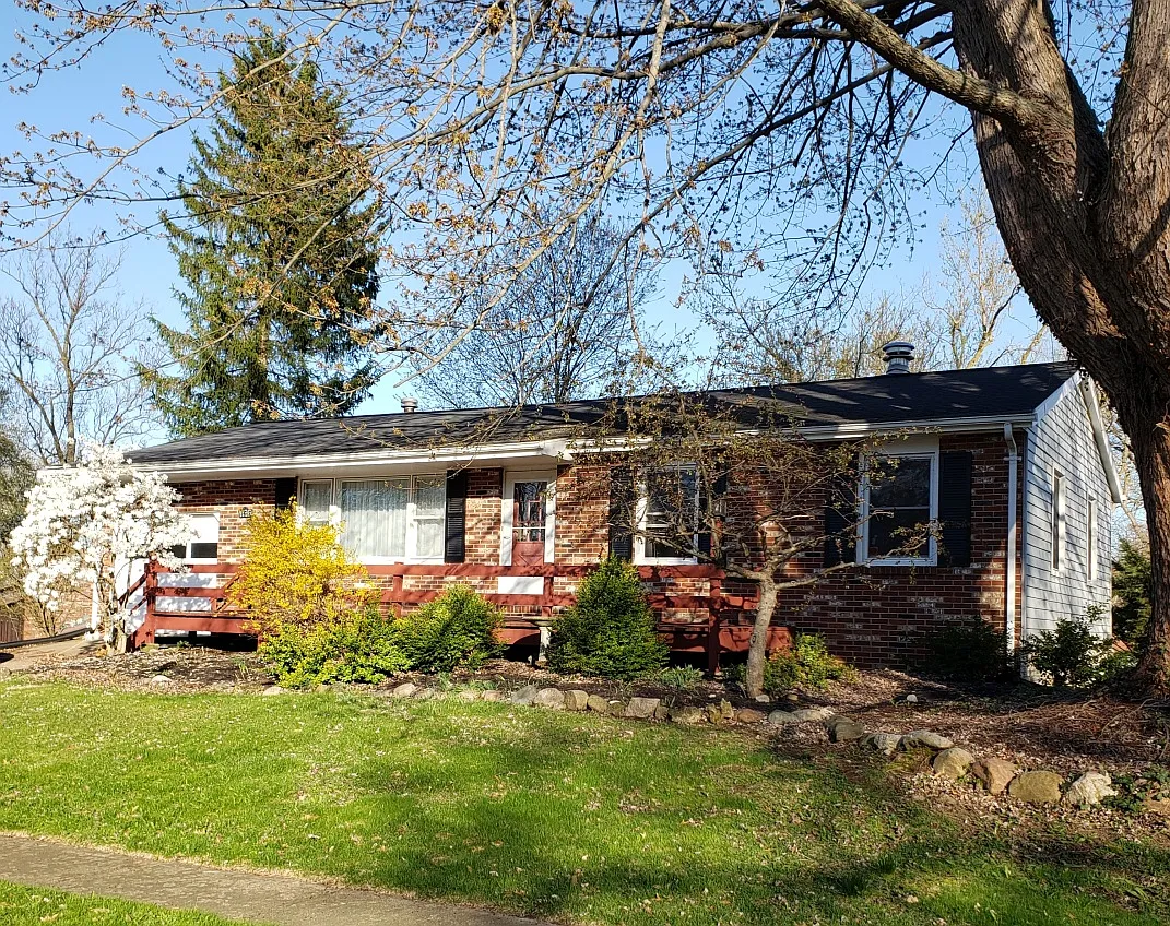 1136 Sommerset Ln photo 1