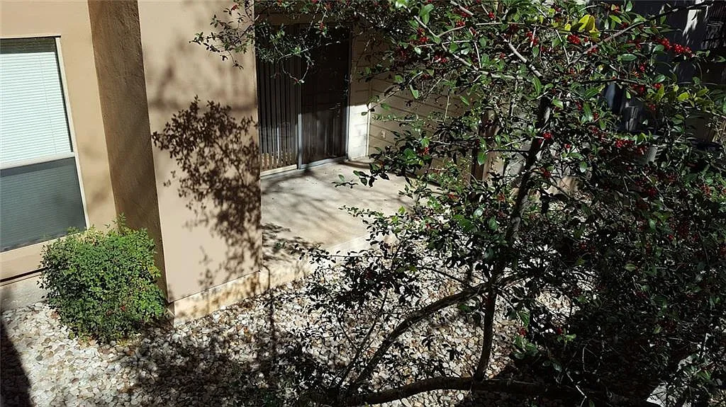 1 bed, 1.0 bath, 608 sqft, $1,200 — Photo 3