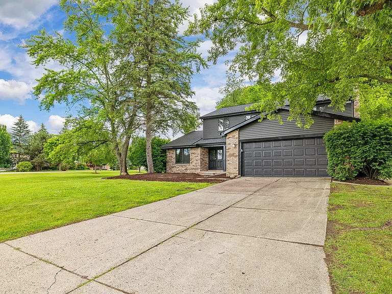 711 Medinah Dr — Photo 61