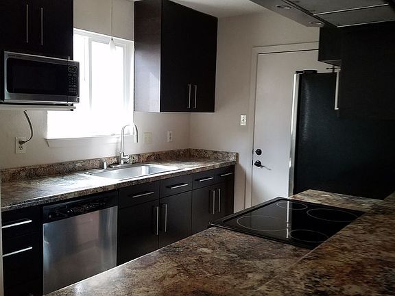 5th image of 7204 Leslynne Dr NE