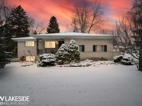 4020 Lakewood Dr, Waterford, MI 48329