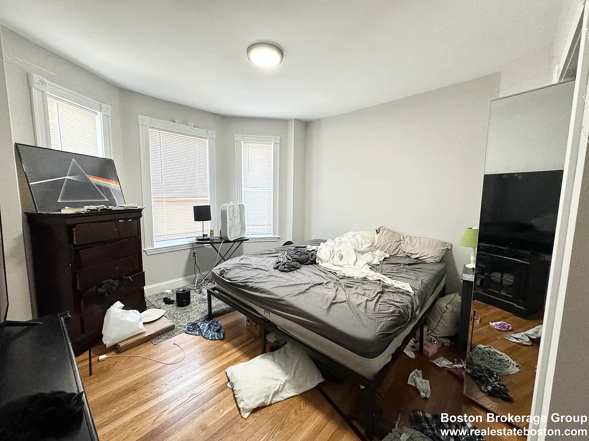 Building Photo - 20 Howell St #3
