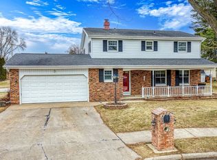 1 Clover Ct, Little Chute, WI 54140