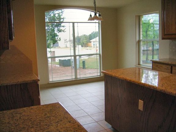 3rd image of 810 Woodland Park