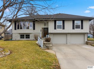6417 S 76th Cir, Ralston, NE 68127
