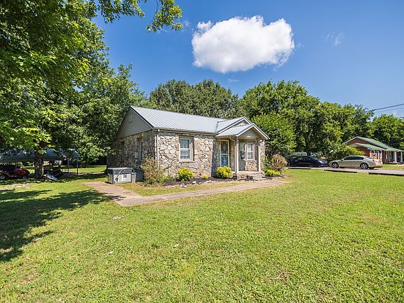 2nd image of 1371 Twin Oak Dr
