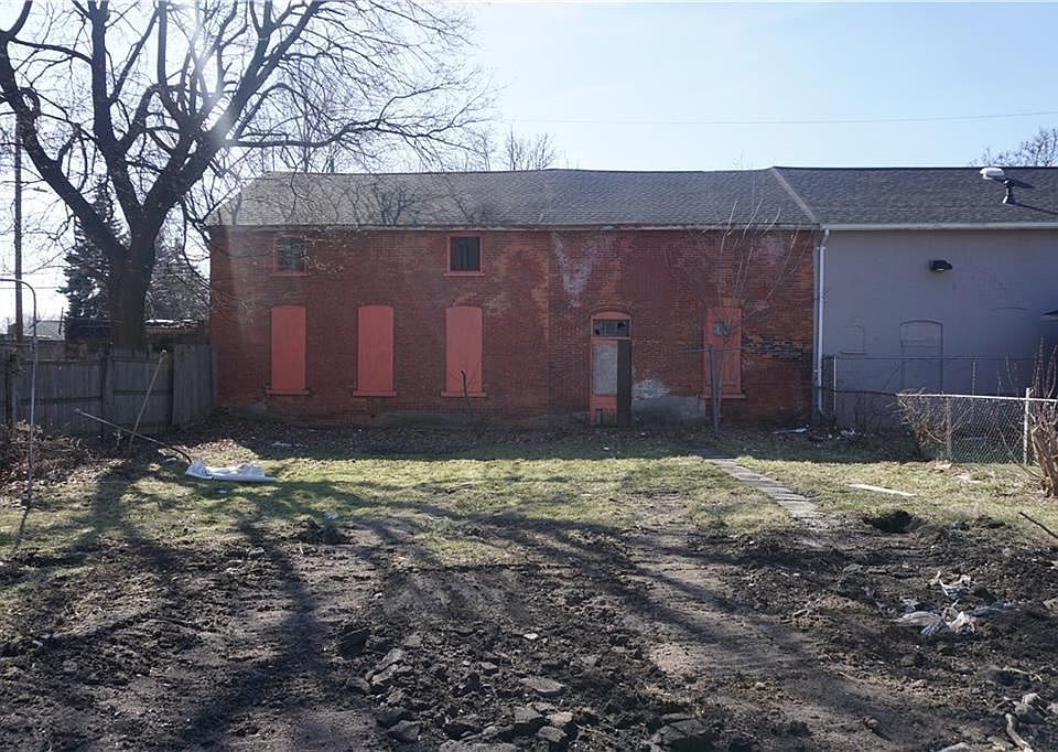 2nd image of 137 Saratoga Ave