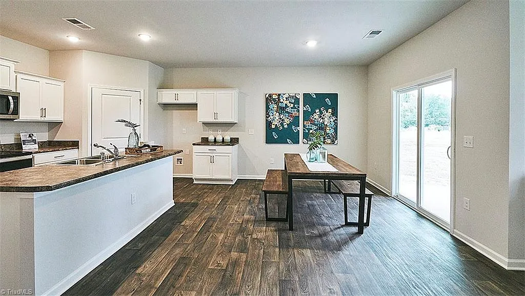 4 bed, 1764 sqft, $2,200 — Photo 3