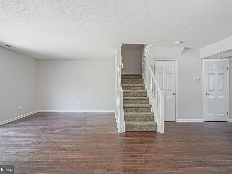 2205 Elberta Ln — Photo 8