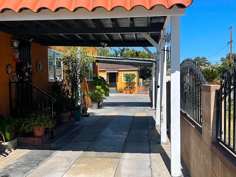 1112 S Chapel Ave — Photo 3