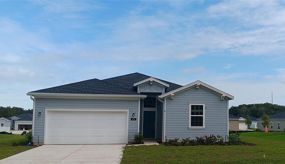 1st image of 610 NW 4th Pl