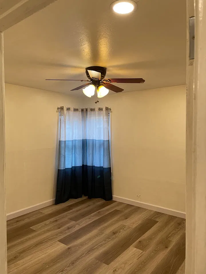 3 bed, 180 sqft, $1,000 — Photo 1