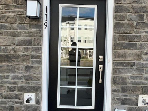 2nd image of 119 Stoutsburg Blvd