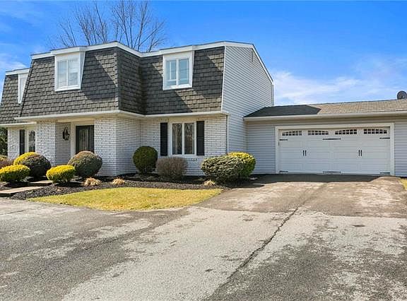 2nd image of 10 Stonecroft Dr