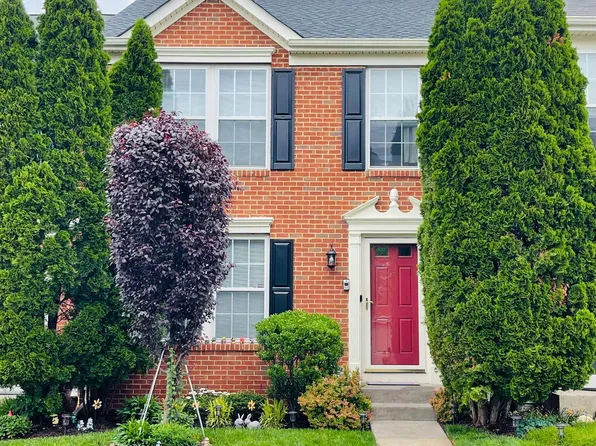 15052 Gaffney Cir, Gainesville, VA 20155