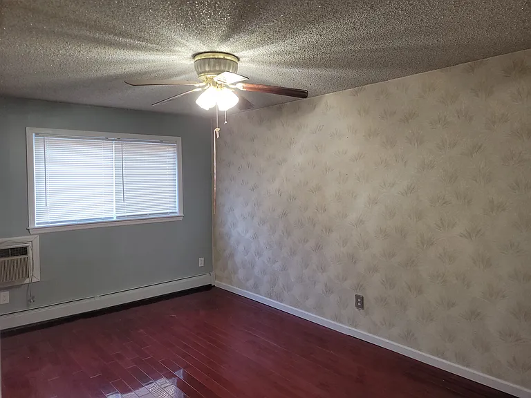 218 Allen Ave — Photo 1