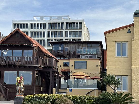 5th image of 1010 Coast Blvd S